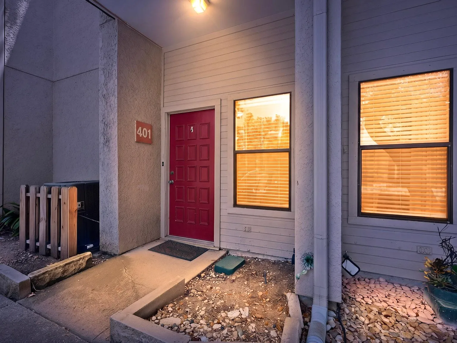 2 bed, 1.5 bath, 1047 sqft, $1,250 — Photo 1