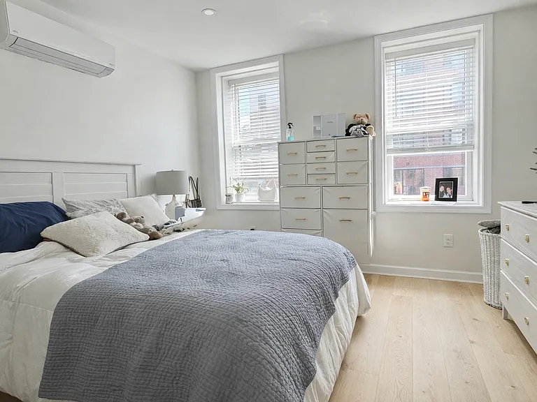 184 Sumner St #2 — Photo 2
