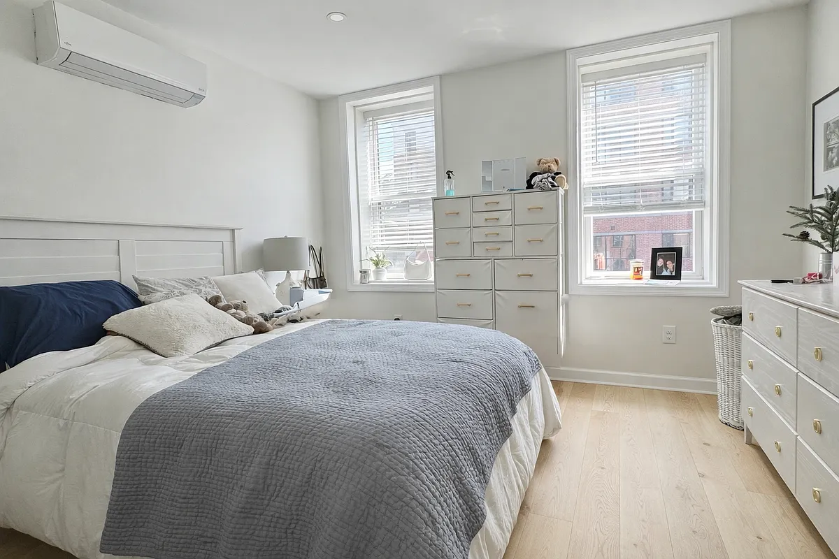 Building Photo - 184 Sumner St #2