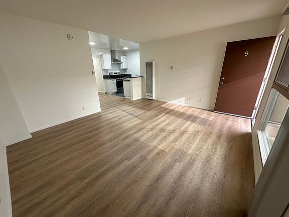 4th image of 1262 Granville Ave APT 9