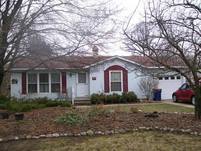 Front w/ Attached Garage