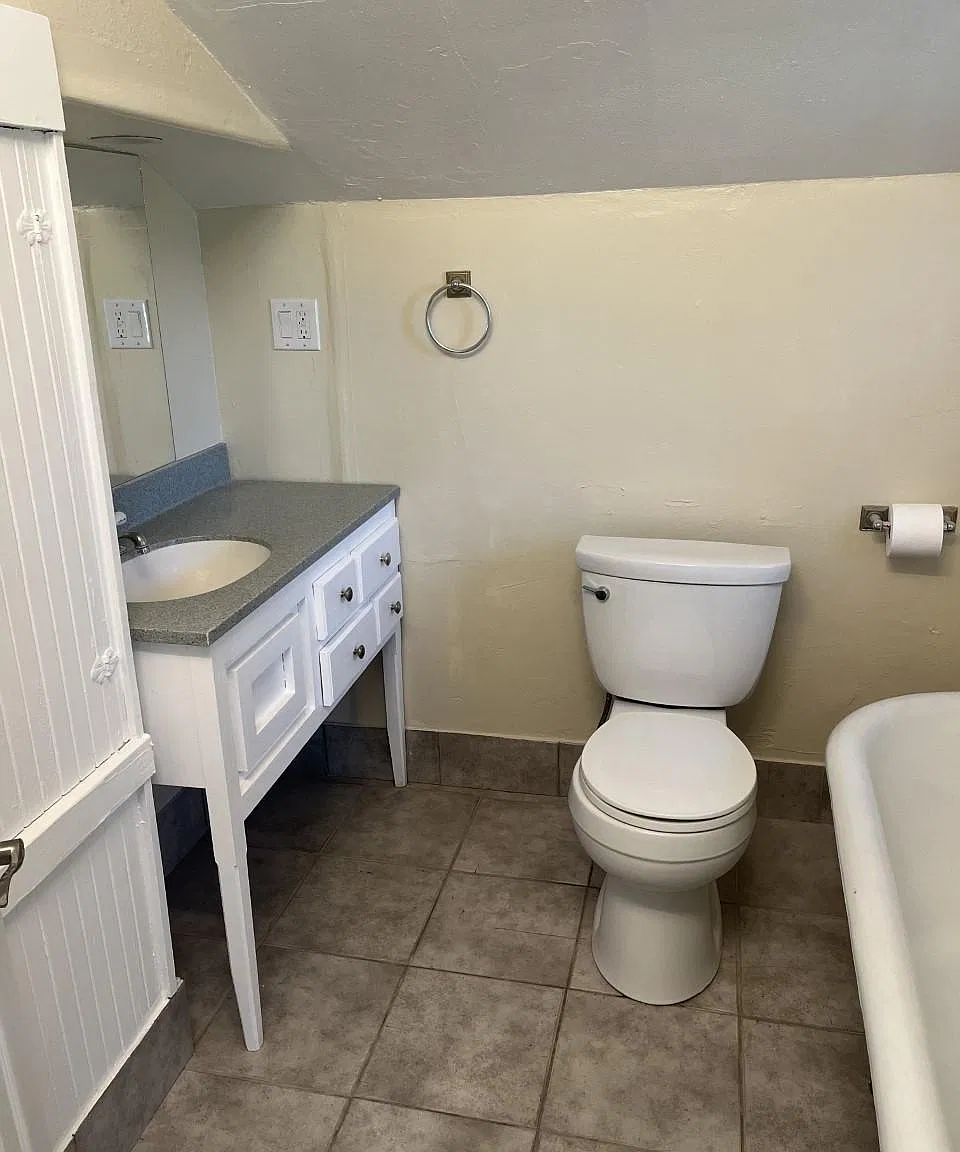 1240 Warner St — Photo 3