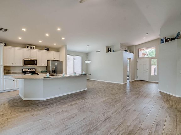 3rd image of 4999 S Lantana Ln