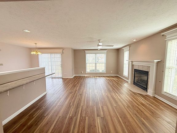 2nd image of 1220 Onyx Ln