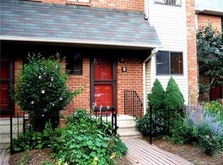 8 Kingsley Ct, West Hartford, CT 06110
