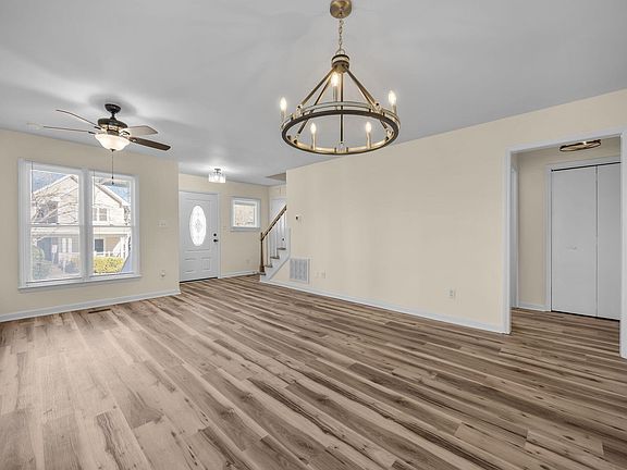 4th image of 300 Worth St