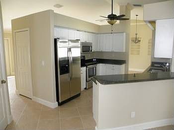 4th image of 407 SW 37th Ln
