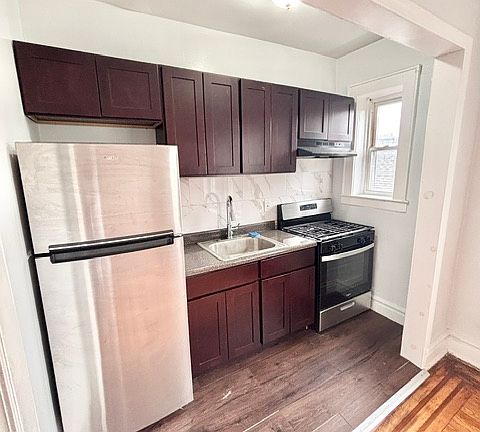 2nd image of 117 S Clinton St #301