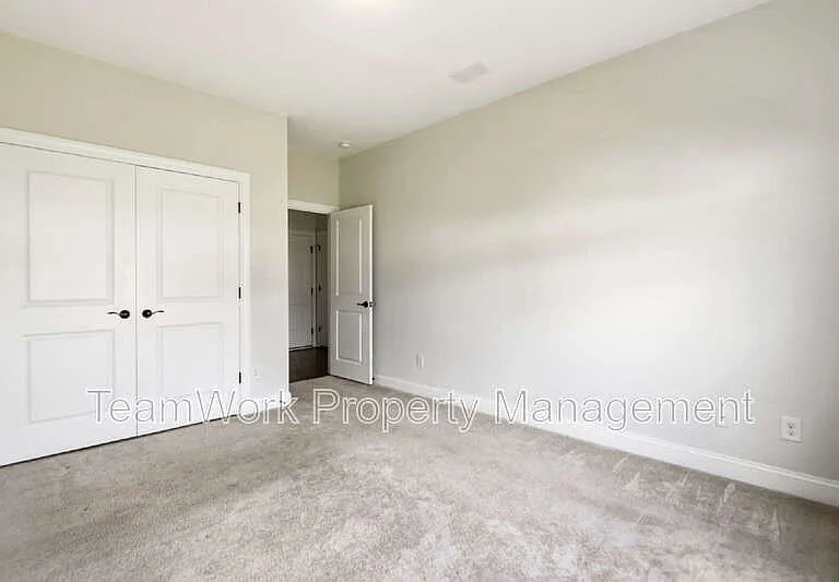 233 Seaworthy St — Photo 15