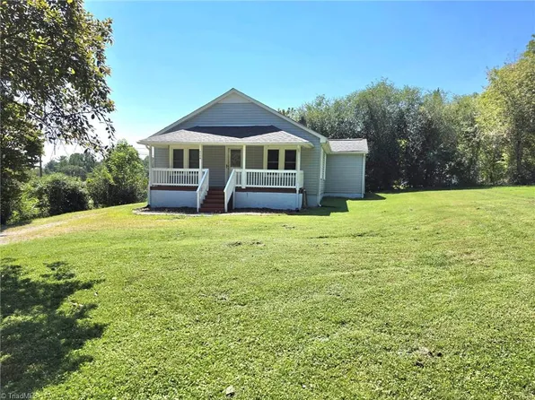 624 Fairplains Rd, North Wilkesboro, NC 28659