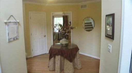 4th image of 308 Winkfield Ln SW