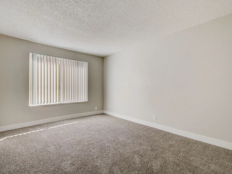 The Elms Apartments at 28th St — Photo 19