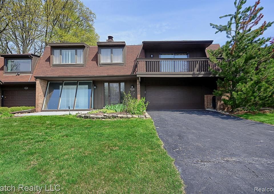 2136 Rhine Rd, West Bloomfield, MI 48323 Zillow