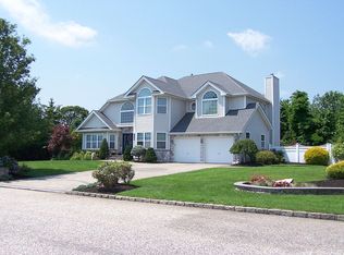 4 Azalea Ct, Miller Place, NY 11764