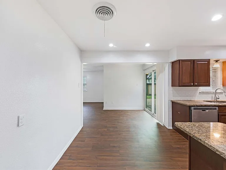 2717 Wesleyan Dr — Photo 20