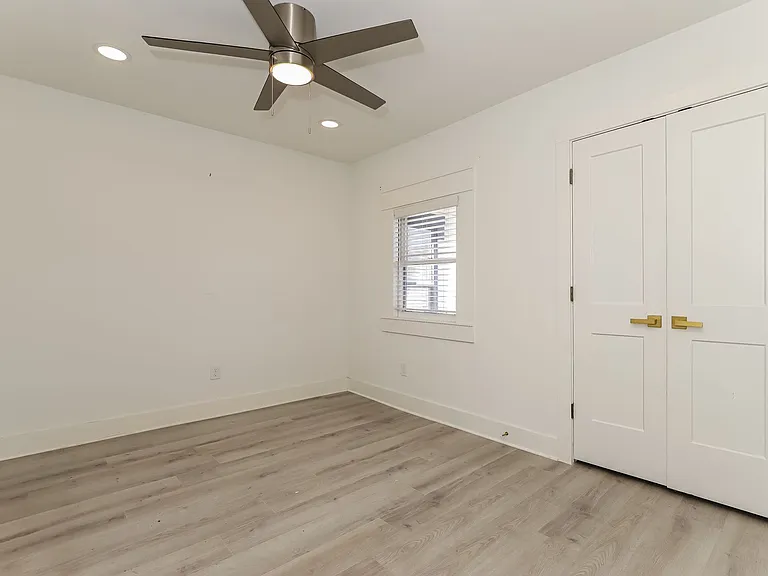 120 E Magnolia — Photo 10