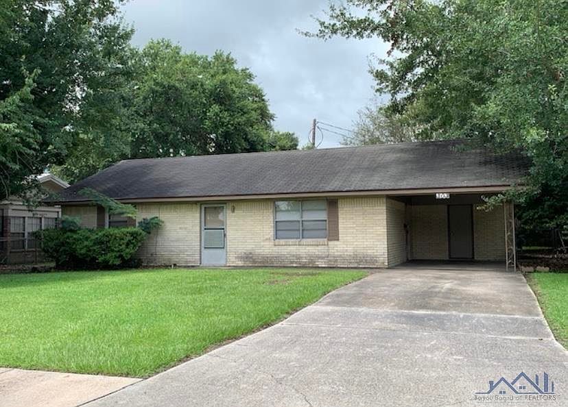 1st image of 303 Pecan Dr