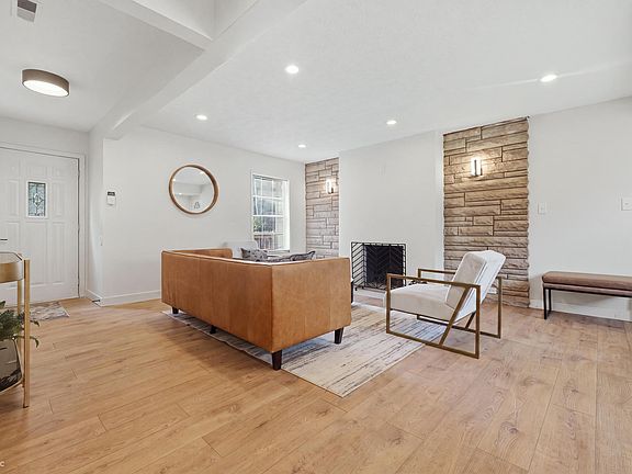 5th image of 2610 E Epler Ave