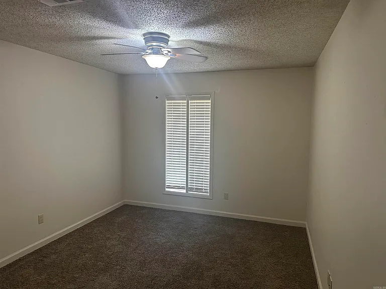 820 N Shackleford Rd — Photo 11