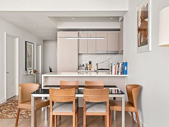 4th image of 305 E 51st St #Ru5h
