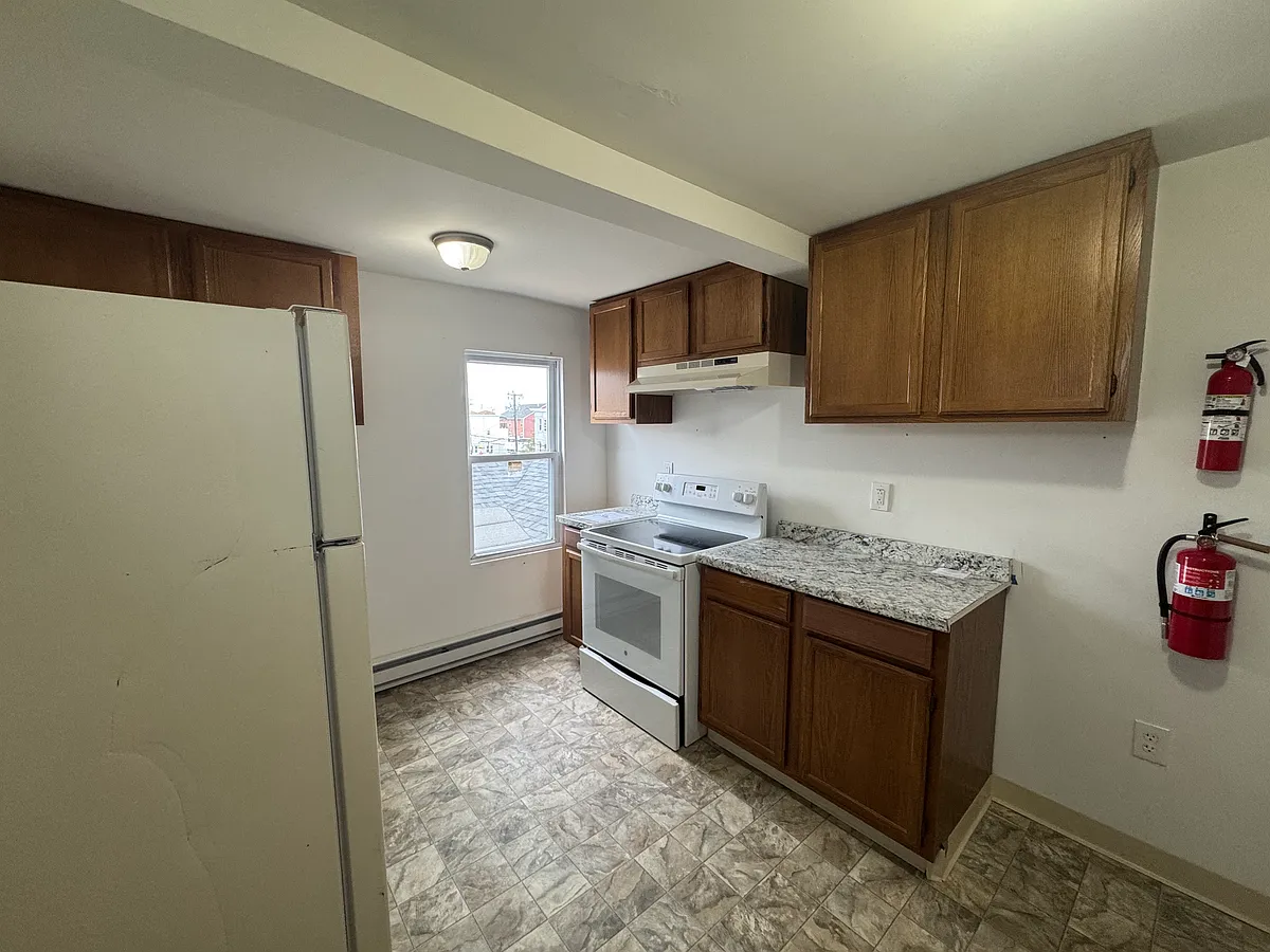 Building Photo - 2312 Arctic Ave #C