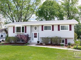 5385 Westview Ln, Lisle, IL 60532