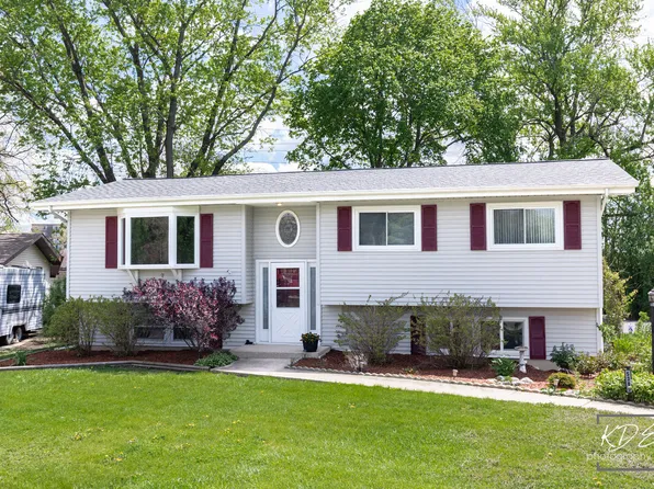 5385 Westview Ln, Lisle, IL 60532