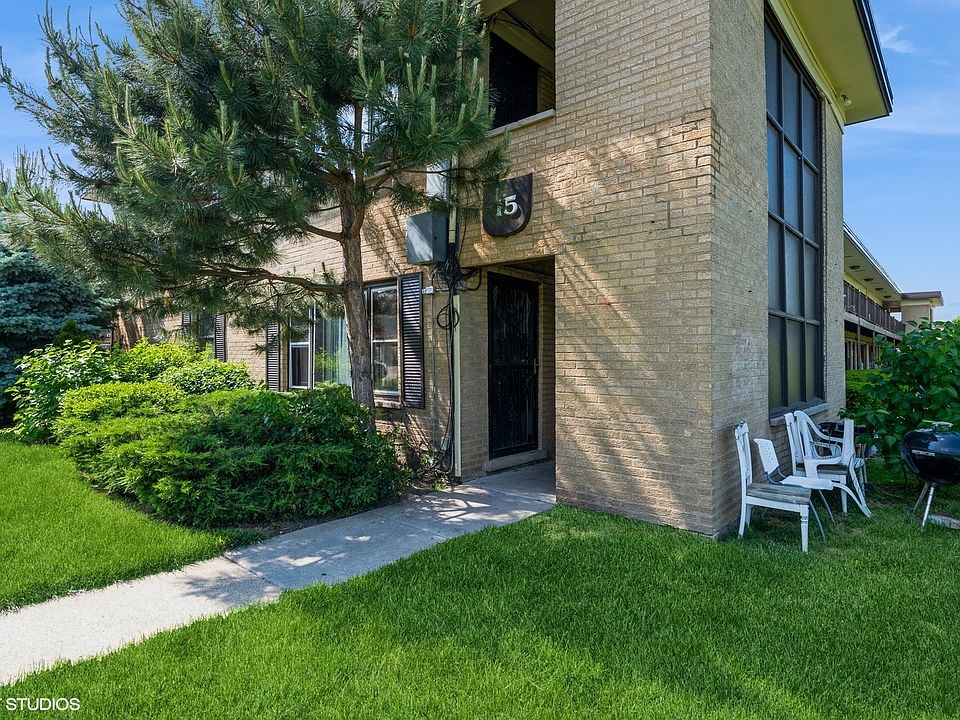 1st image of 15 King Arthur Ct APT 13
