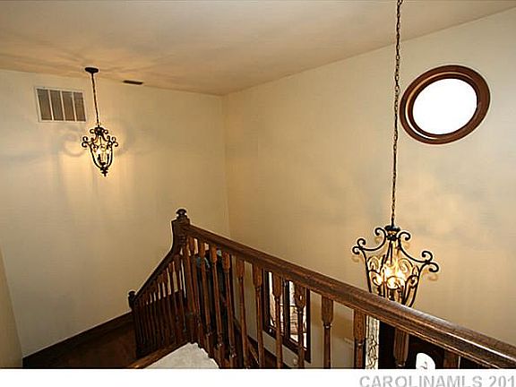 2nd image of 119 Dorie Dr