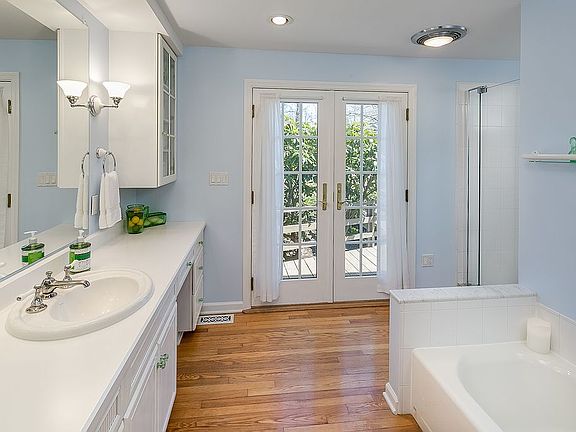 En Suite Master Bathroom