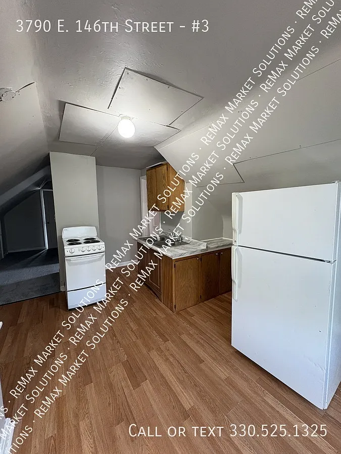 Studio Apartment Available! — Photo 4