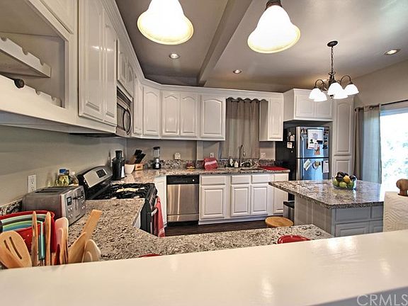 5th image of 202 S Kroeger St