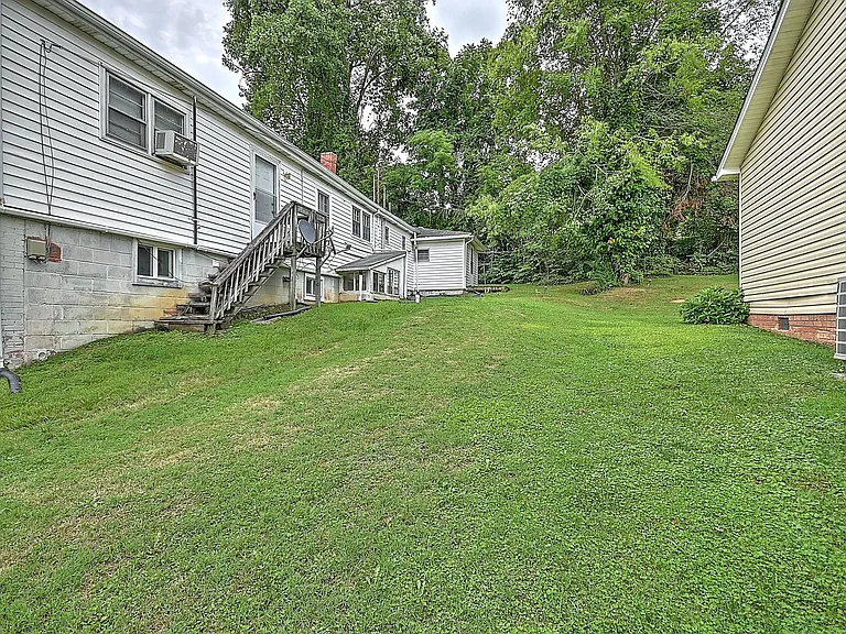 305 Moorland Dr — Photo 29