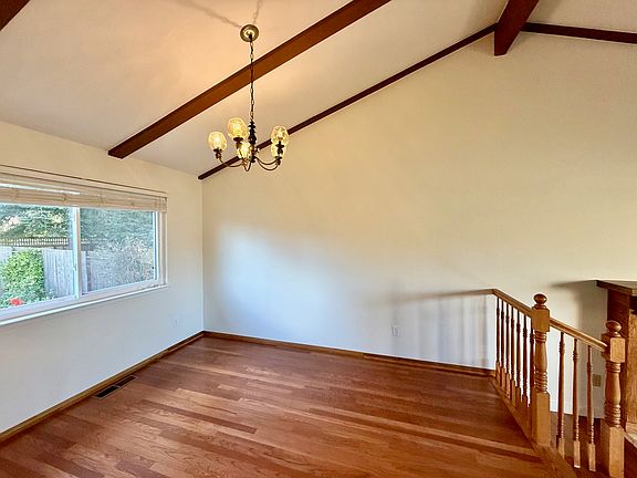 3rd image of 2048 Vista Ln
