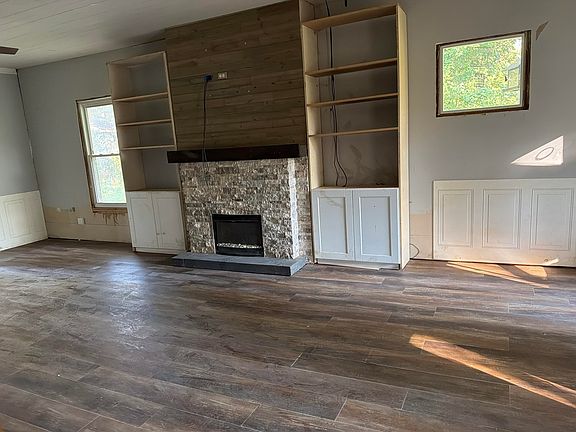 3rd image of 5052 Hammett Hill Rd