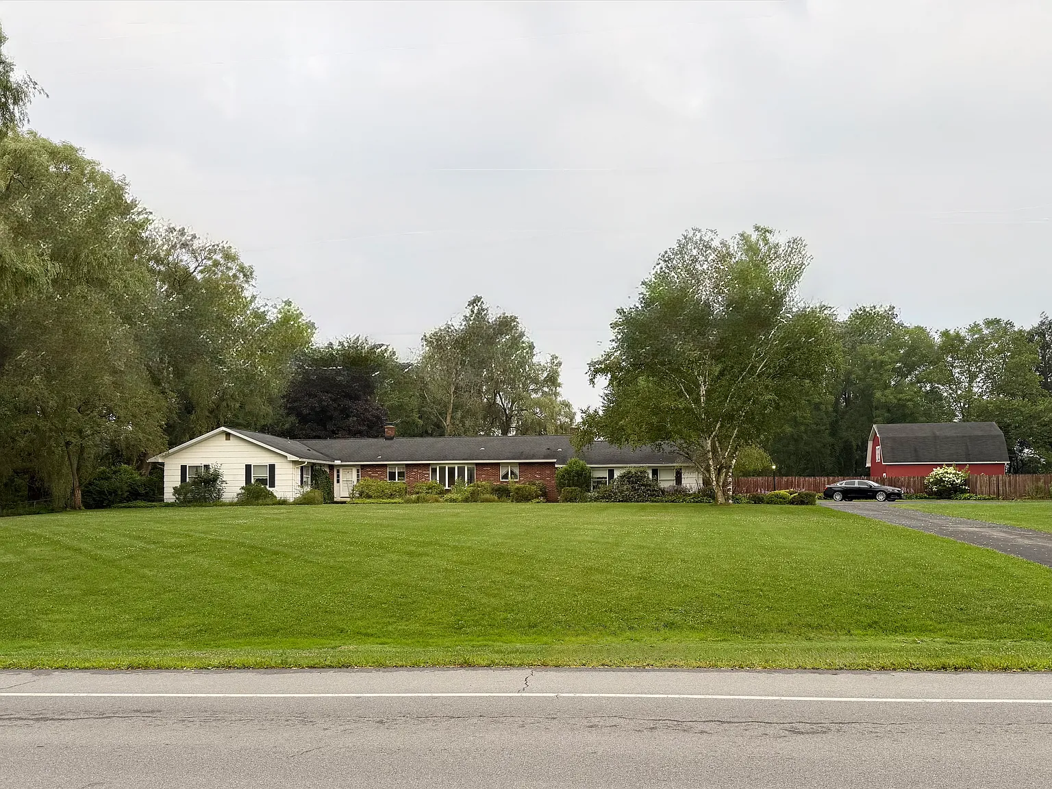579 Colby St — Photo 1