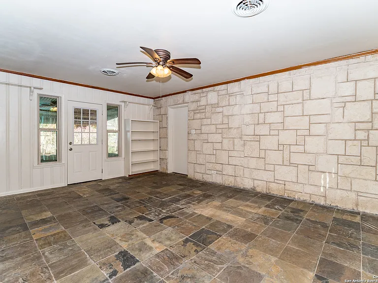 339 E Nottingham Dr — Photo 11
