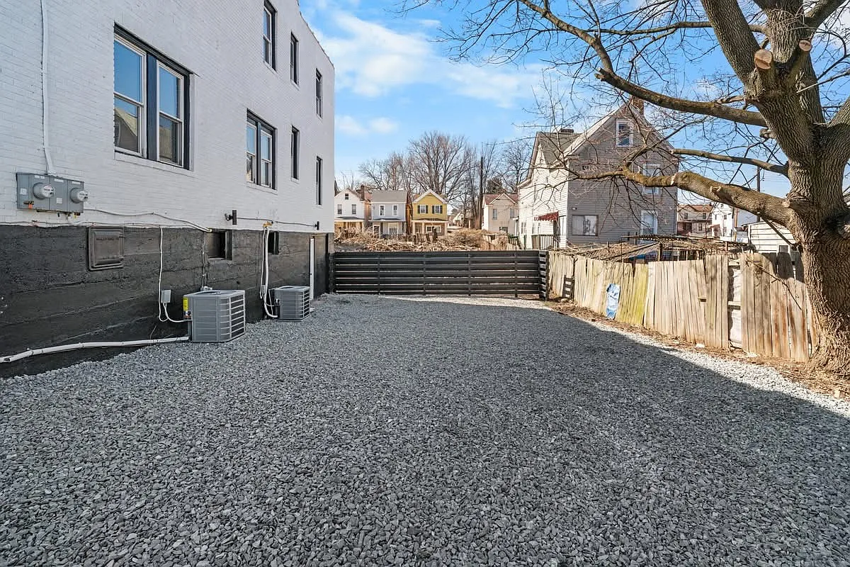 4 bed, $1,650 — Photo 2