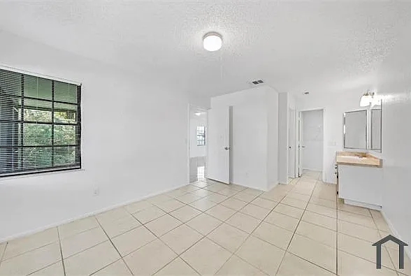 538 SW Tamworth St — Photo 10