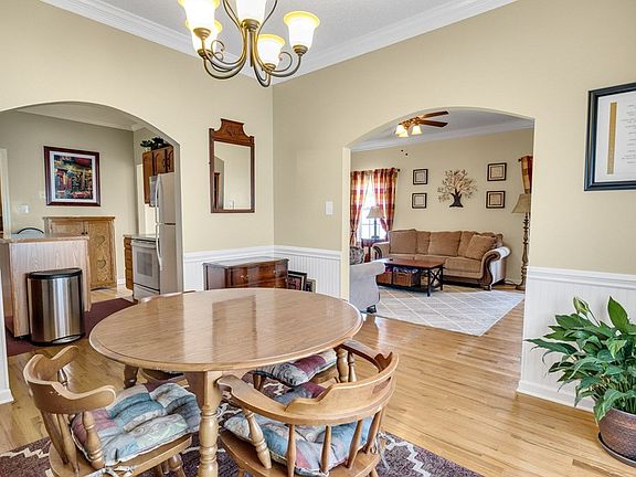 5th image of 204 Henrys Ln