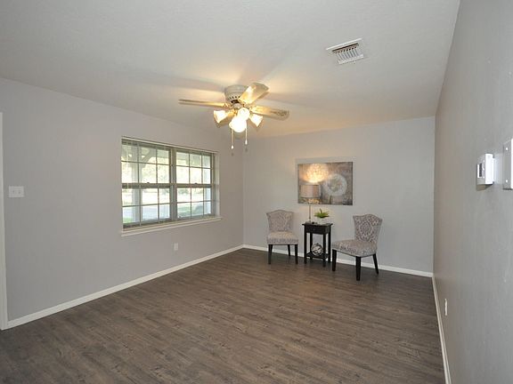 3rd image of 2028 Isla Dr
