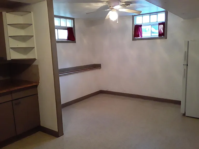 415 1/2 E Sherman St #C — Photo 3