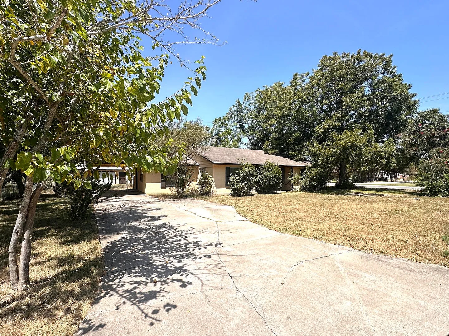 Cabin style 2 Bedroom (can be used as 3) and 2 Bathroom Single Family House for Rent nearby Downt... — Photo 2