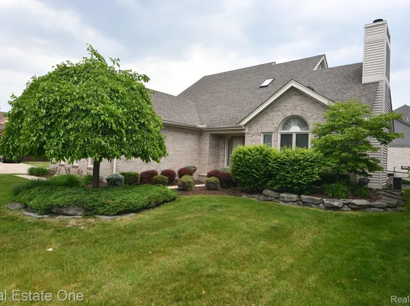 42388 Shulock Dr, Clinton Township, MI 48038