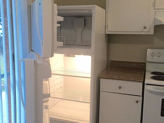 nice and clean new appliances