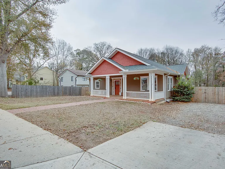 1698 Temple Ave — Photo 3