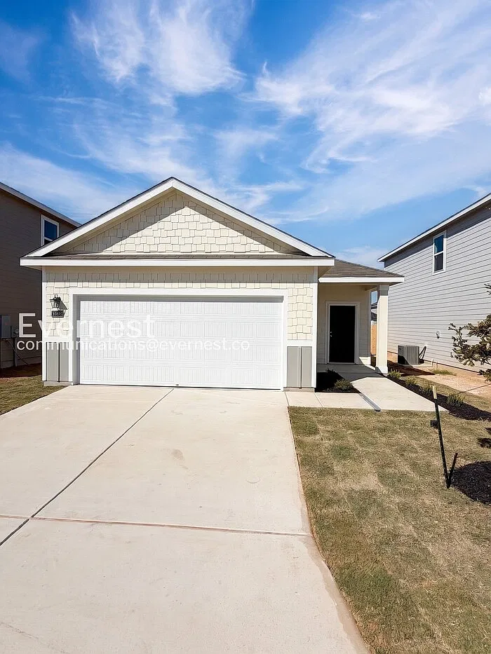 3 bed, 2.0 bath, 1412 sqft, $1,899 — Photo 1