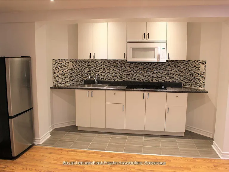 155 Johnswood Cres #BASEMENT — Photo 2