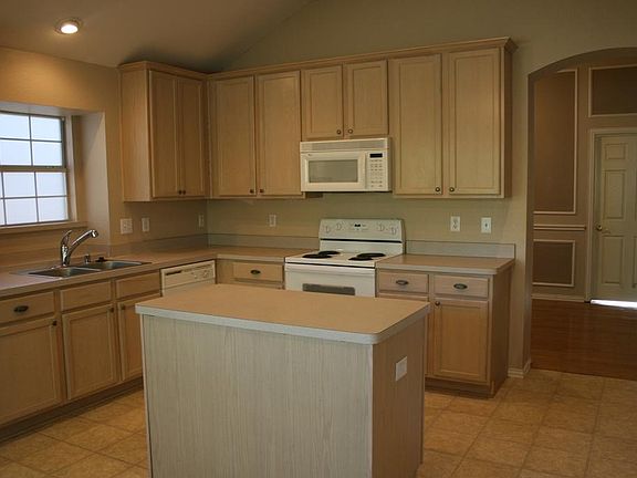 5th image of 2404 Blue Holly Dr