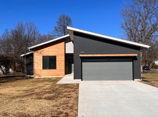 2821 W Grand St, Springfield, MO 65802